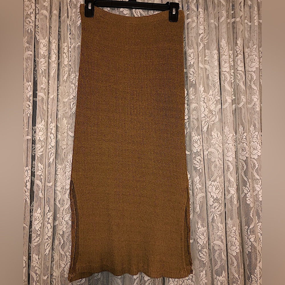 Knitted brown long skirt